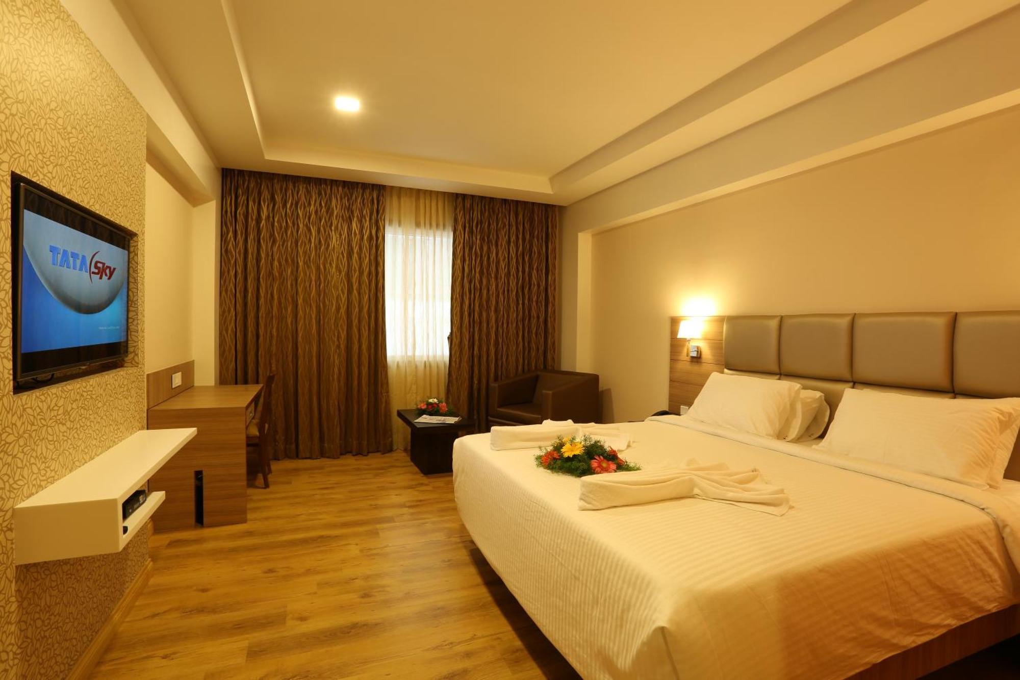โฮเต็ล สีธารัม ซีเล็ค Hotel โคอิมบาทอร์ ภายนอก รูปภาพ