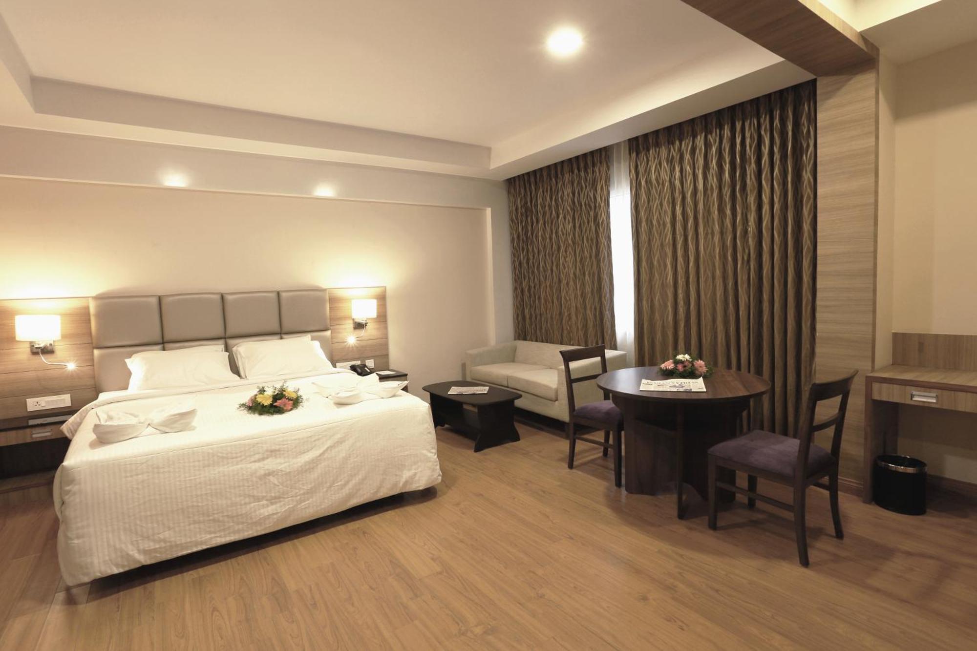 โฮเต็ล สีธารัม ซีเล็ค Hotel โคอิมบาทอร์ ภายนอก รูปภาพ