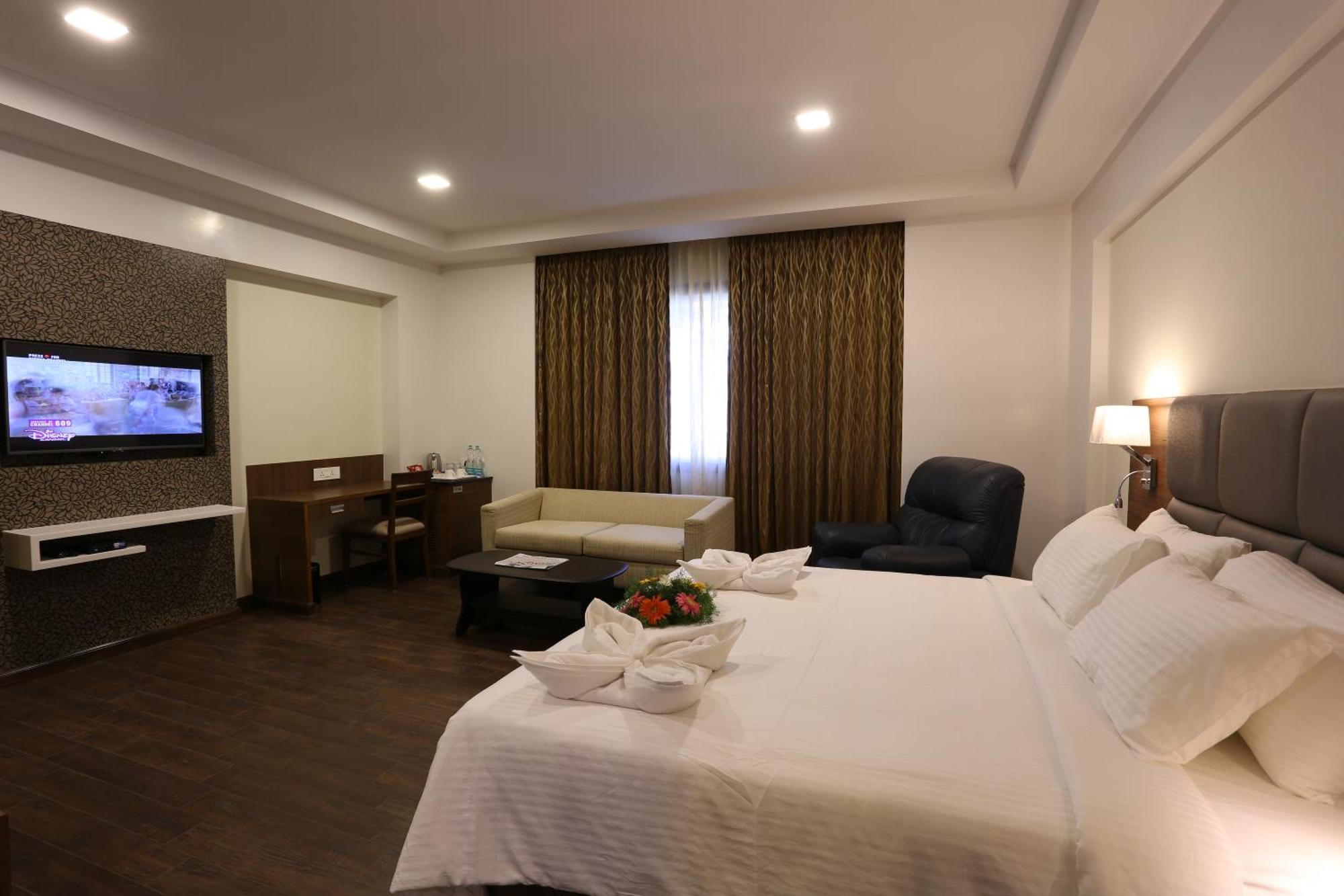 โฮเต็ล สีธารัม ซีเล็ค Hotel โคอิมบาทอร์ ภายนอก รูปภาพ