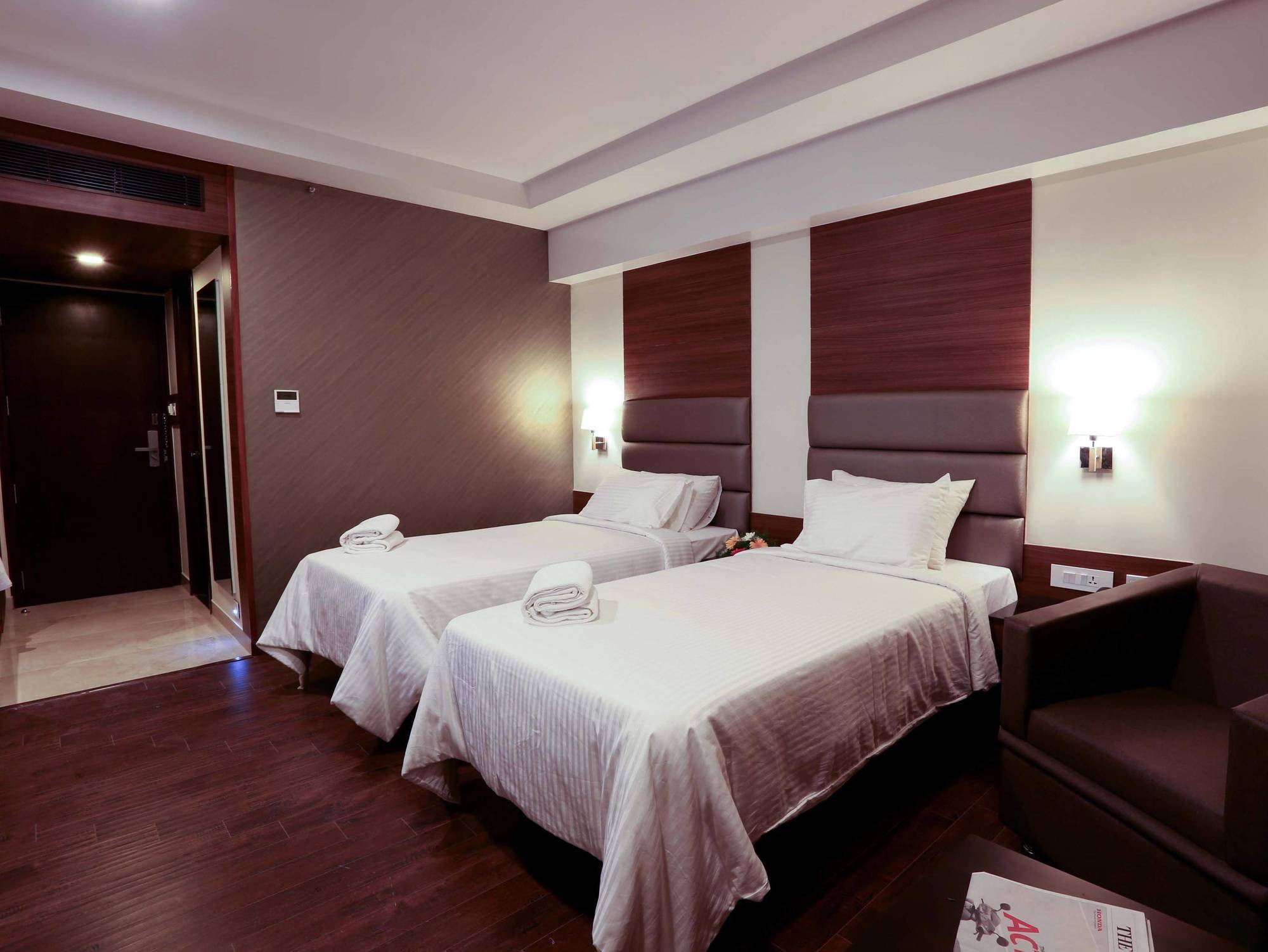 โฮเต็ล สีธารัม ซีเล็ค Hotel โคอิมบาทอร์ ภายนอก รูปภาพ